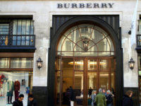 Burberry表示第四季度的收入可能增長了32％