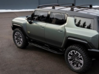 新的GMC Hummer EV可以自己變成充電站