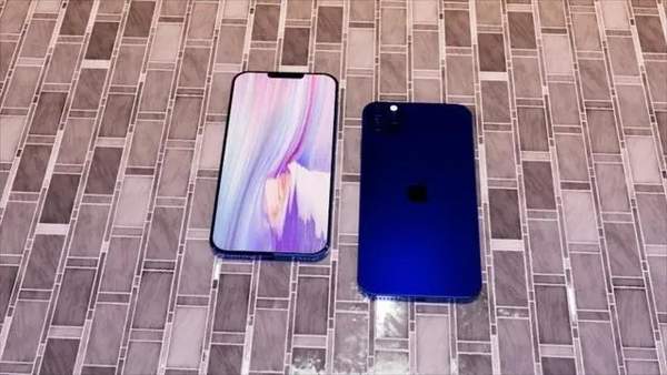 iPhone12Pro概念圖偷跑,小劉海屏+后置四攝模組