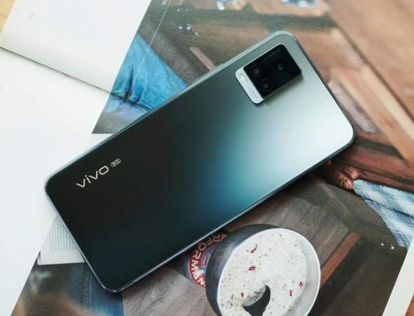 vivo S7爵士黑真機(jī)圖商,超高顏值的輕薄自拍旗艦手機(jī)