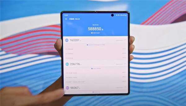 三星Galaxy Z Fold 2真機(jī)評(píng)測,價(jià)格會(huì)真香嗎?