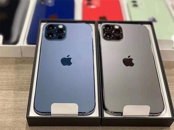 網傳iPhone12Pro用戶被邊框割破手指,這回直角邊框可能不香了